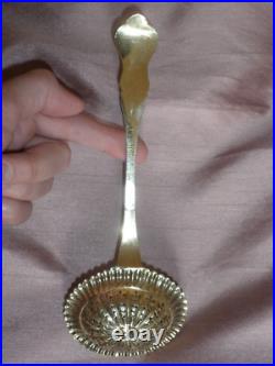 Saupoudreuse Argent Massif Vermeil décor baroque poinçon Vieillard 1819-1838