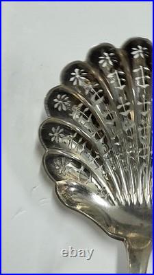 Saupoudreuse En Argent Massif Poincon Minerve De 54 Grammes