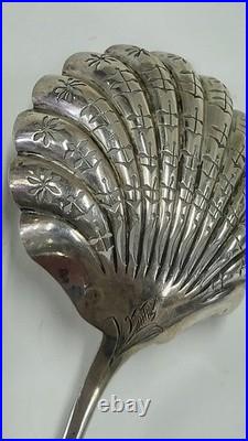 Saupoudreuse En Argent Massif Poincon Minerve De 54 Grammes