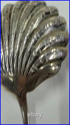 Saupoudreuse En Argent Massif Poincon Minerve De 54 Grammes