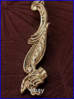Splendide Saupoudreuse en argent massif poinçon SANGLIER, de Style Art Nouveau Splendide Saupoudreuse en argent massif poinçon SANGLIER, de Style Art Nouveau