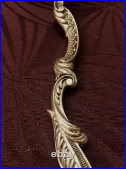 Splendide Saupoudreuse en argent massif poinçon SANGLIER, de Style Art Nouveau Splendide Saupoudreuse en argent massif poinçon SANGLIER, de Style Art Nouveau