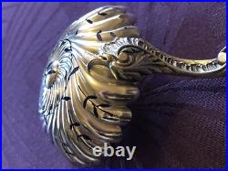 Splendide Saupoudreuse en argent massif poinçon SANGLIER, de Style Art Nouveau