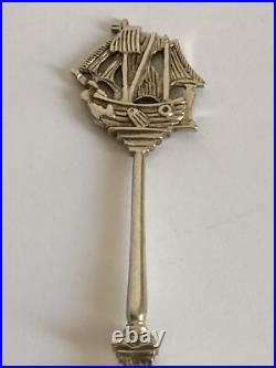 Superbe ancienne CUILLERE décor BATEAU VOILIER en ARGENT poinçons PAYS BAS 1917