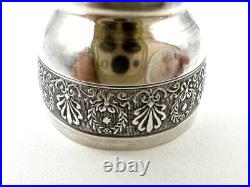 Superbe coquetier en argent massif Poinçon Minerve décor ciselé 25g 19em Superbe coquetier en argent massif Poinçon Minerve décor ciselé 25g 19em