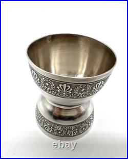 Superbe coquetier en argent massif Poinçon Minerve décor ciselé 25g 19em Superbe coquetier en argent massif Poinçon Minerve décor ciselé 25g 19em