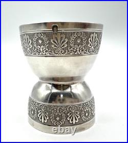 Superbe coquetier en argent massif Poinçon Minerve décor ciselé 25g 19em Superbe coquetier en argent massif Poinçon Minerve décor ciselé 25g 19em