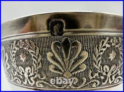 Superbe coquetier en argent massif Poinçon Minerve décor ciselé 25g 19em Superbe coquetier en argent massif Poinçon Minerve décor ciselé 25g 19em