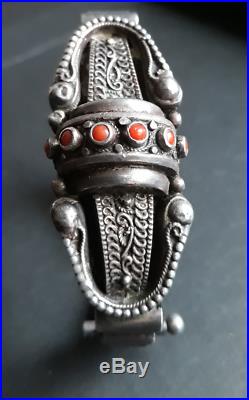 Très beau bracelet ethnique ancien argent massif et corail, poinçon sanglier